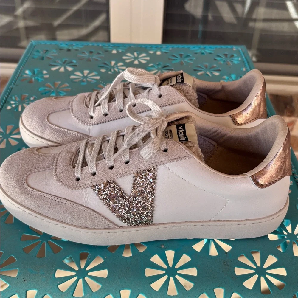 Victoria Berlin Ciclista Effecto - Hielo Beige Faux Leather Glitter Sneakers